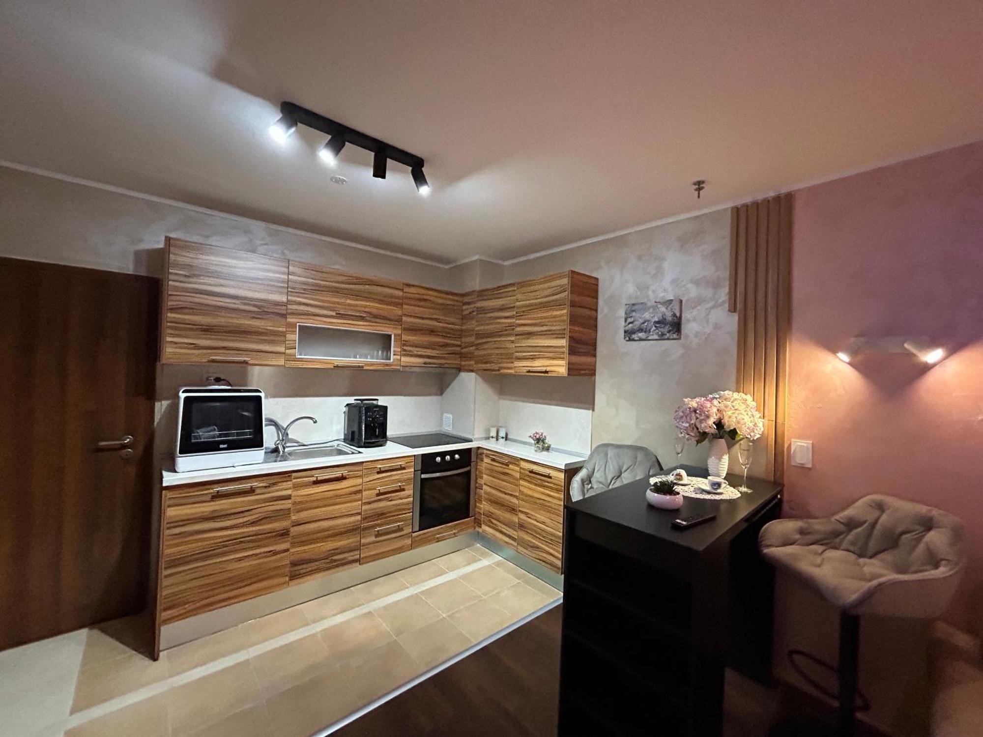 2-Bedroom, 2-Bathroom With Fireplace And Garden At Winslow Infinity Бансько Екстер'єр фото