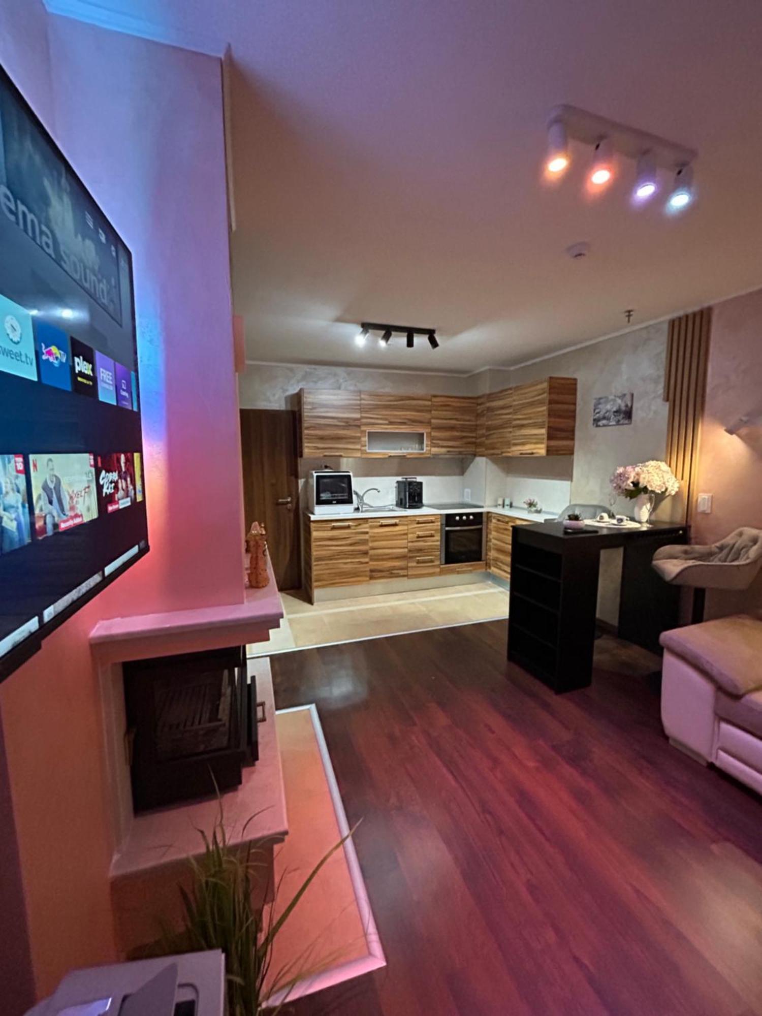 2-Bedroom, 2-Bathroom With Fireplace And Garden At Winslow Infinity Бансько Екстер'єр фото